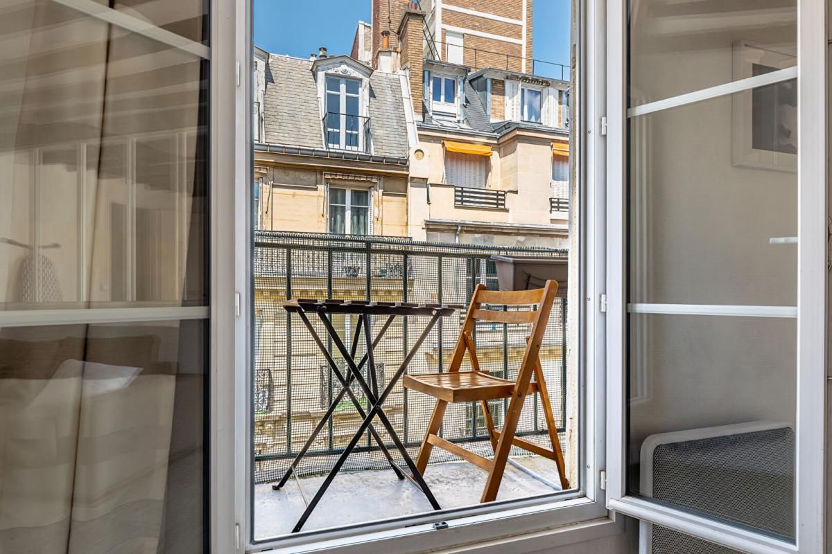 PARIS-8E-ARRONDISSEMENT Studio Paris 8ème 27 m2 + balcon 5m² 4