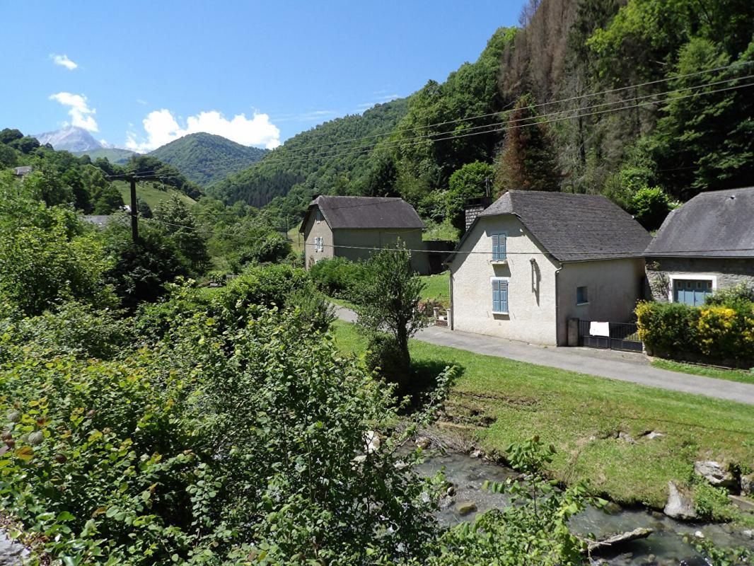 FERRIERES Maison Béarnaise avec vue sur les Pyrénées et accès à la rivière 2