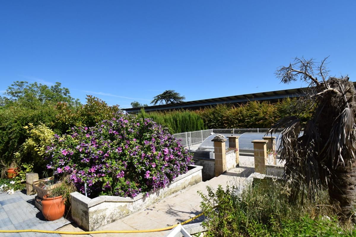 VILLENEUVE-SUR-LOT Maison individuelle bio-climatique, 8 pièces , 218 m2 avec piscine 3