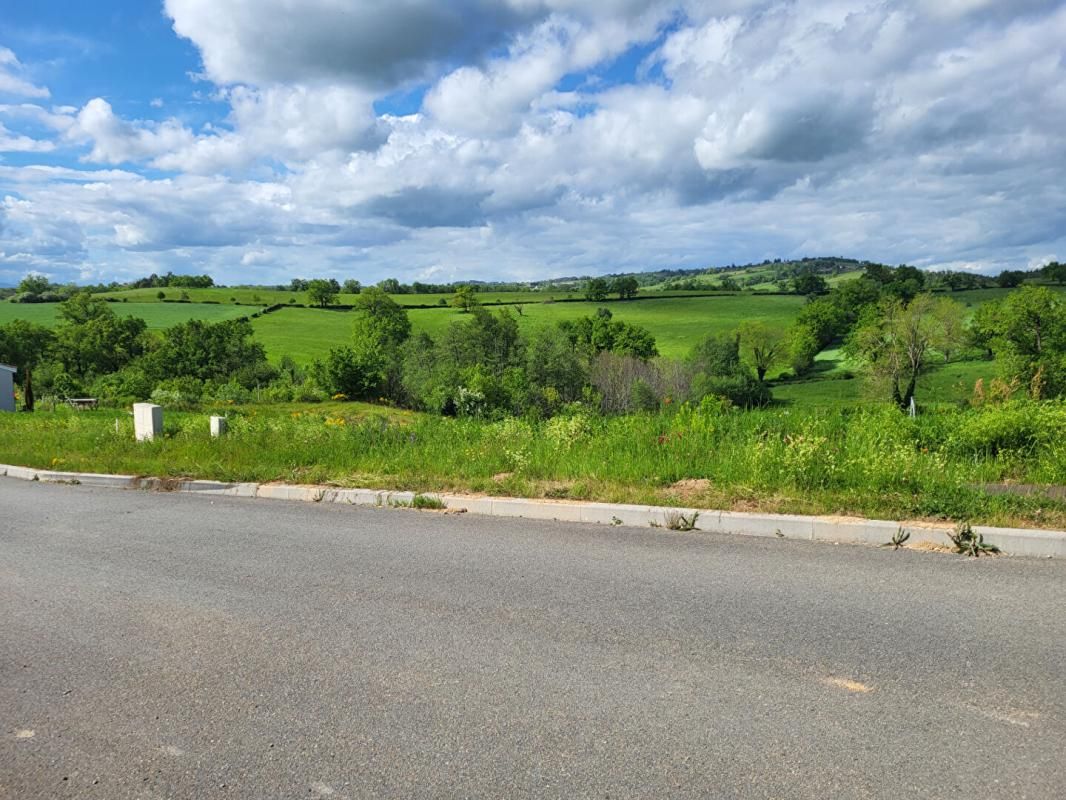 SAINT-MARCEL-DE-FELINES Terrain de 733 M² avec vue et viabilisé 3