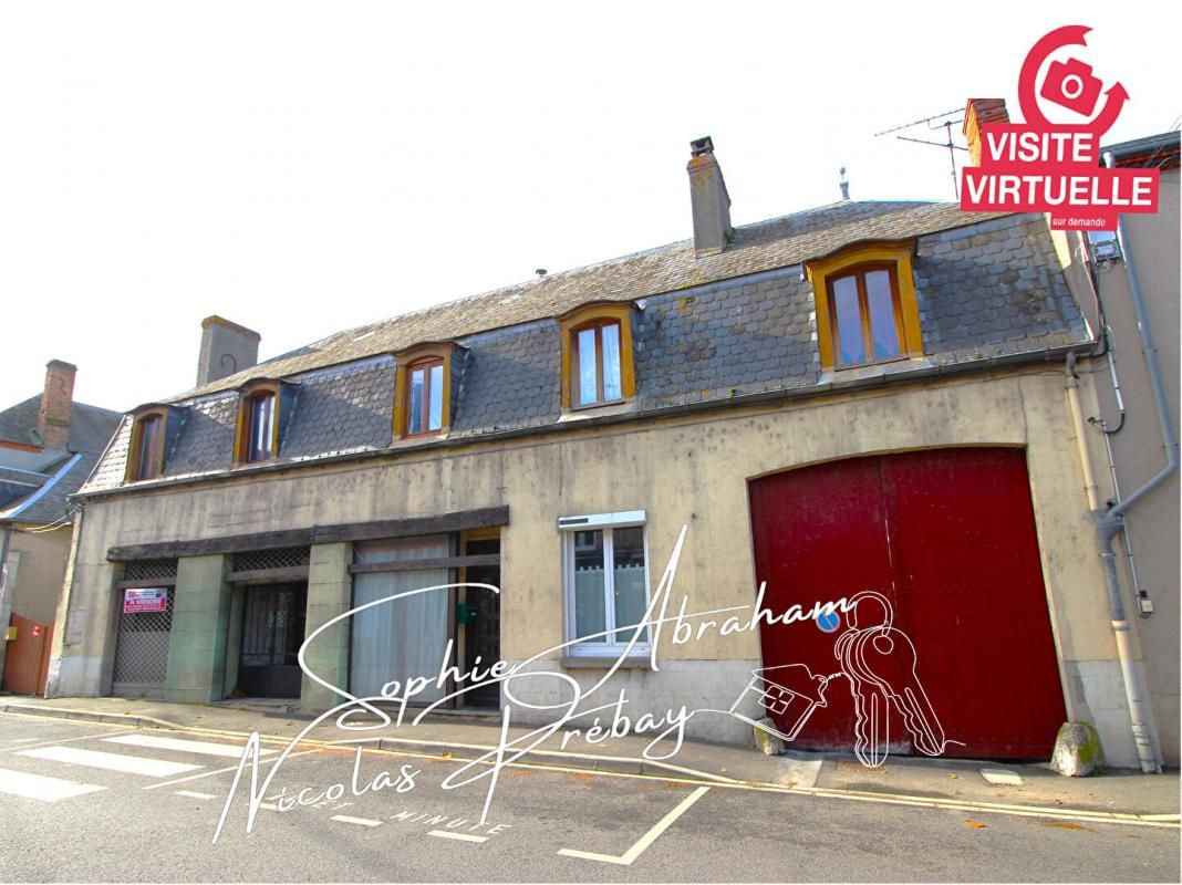 Maison de ville de 11 pièces avec local commercial, dépendance, hangar et terrain