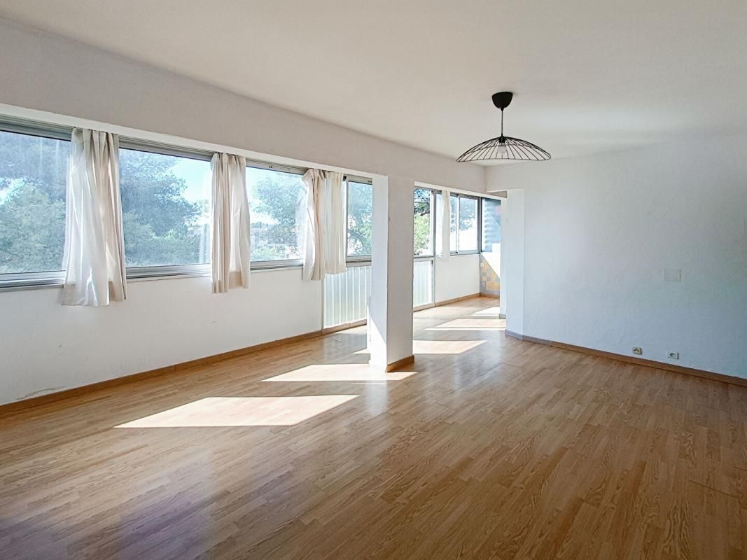 LA GARDE A vendre Appartement traversant La Garde 3 pièce(s) 58,61 M2 Carrez, 68,78 m2 Surface utile 1
