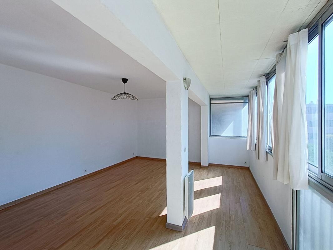 LA GARDE A vendre Appartement traversant La Garde 3 pièce(s) 58,61 M2 Carrez, 68,78 m2 Surface utile 2