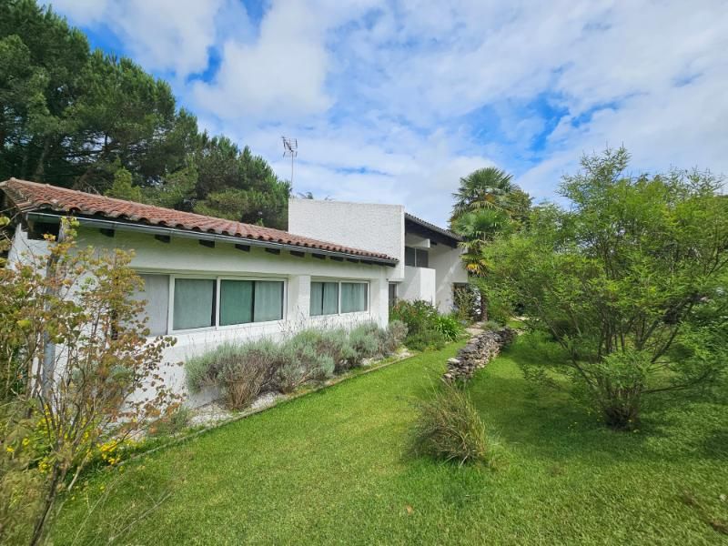 Maison 4 chambres avec jardin arboré