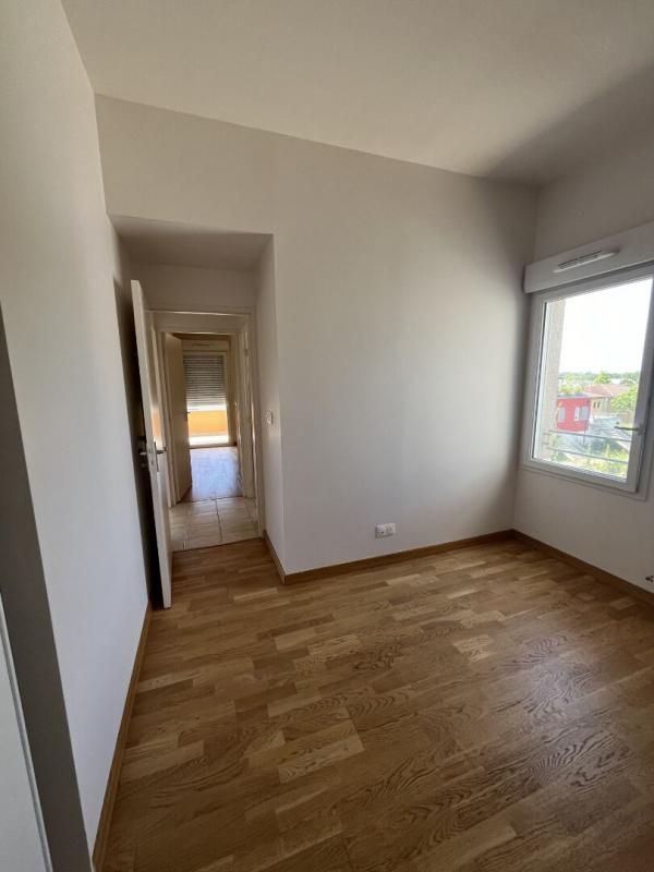 SAINT-DENIS-LES-BOURG Appartement Saint Denis Les Bourg 4 pièce(s) 80.59 m2 4