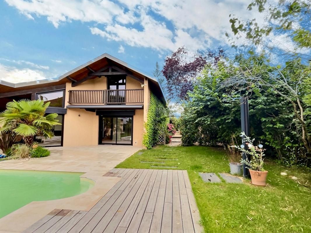 Villa avec piscine - 6 pièces 180 m2 - Roanne