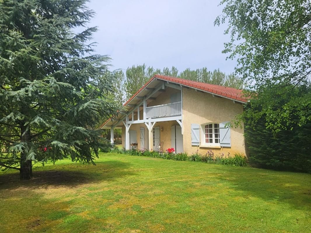 BAISSE DE PRIX Maison Landaise à Saint-Julien-en-Born158 m² avec terrain de 1700 m²