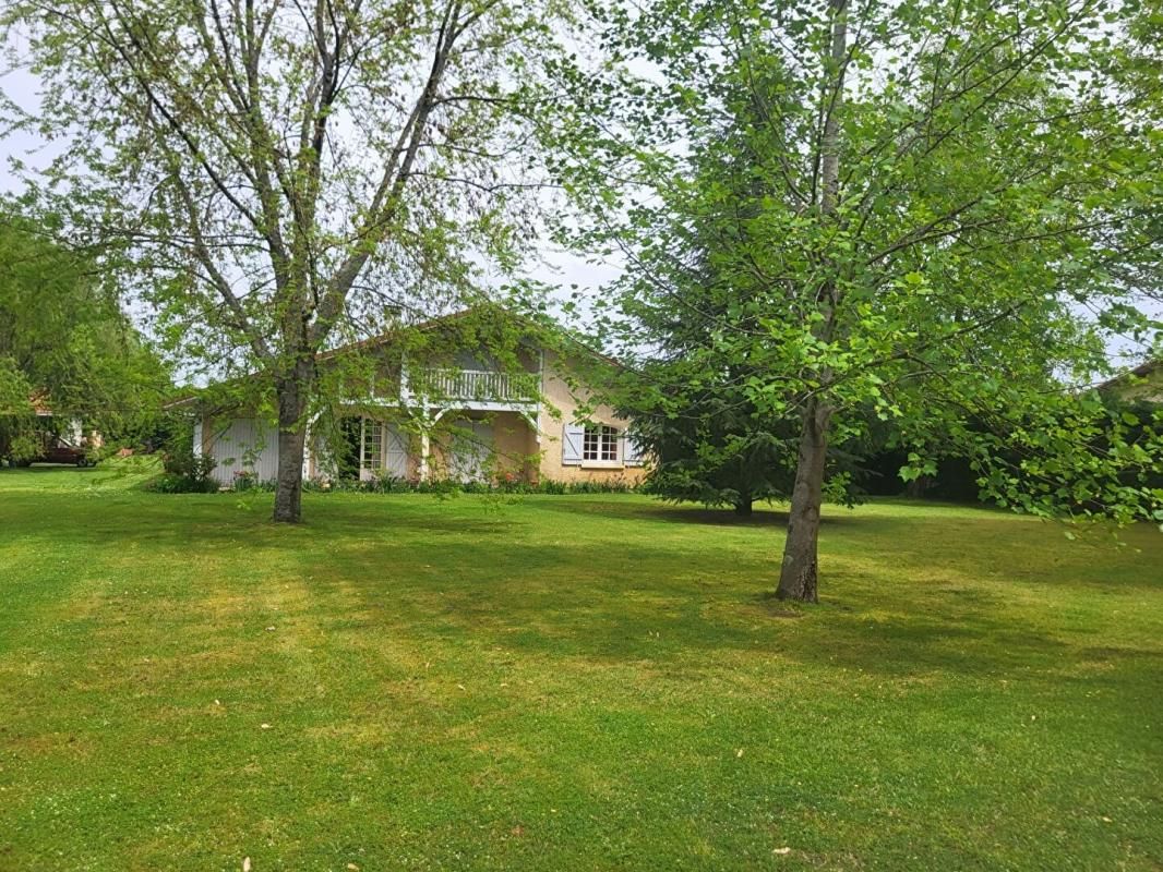 SAINT-JULIEN-EN-BORN Maison Landaise à Saint-Julien-en-Born158 m² avec terrain de 1700 m² 2