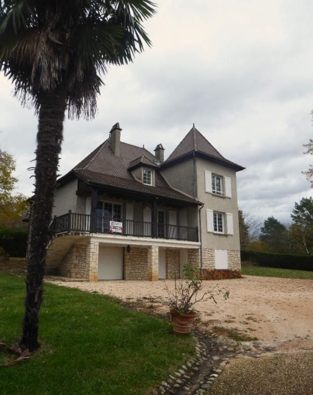 MARTEL Grande maison familiale avec sous sol et beau jardin piscinable 3