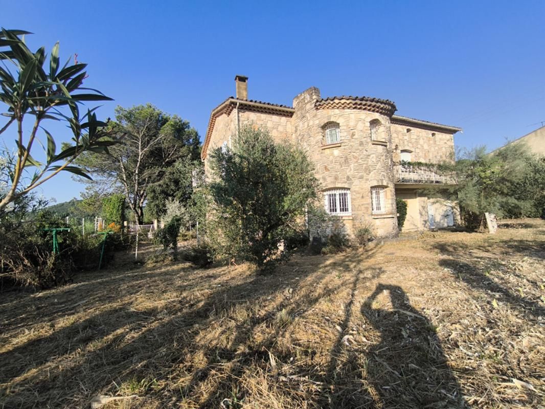 Vente ancien gîte avec dépendances à Cornillon