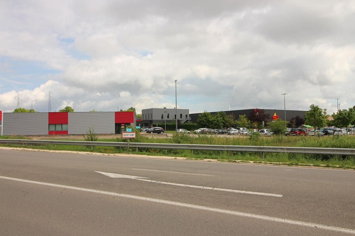 DIJON QUETIGNY - TERRAIN CONSTRUCTIBLE 6 000 m² - Zone U - 1 790 000 Euros HT
