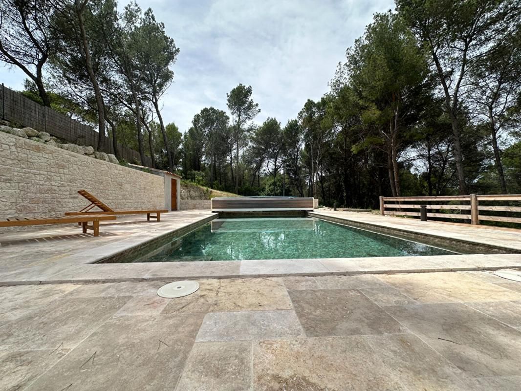 VENTABREN Villa récente 5 pièces de 250 m² avec piscine 1
