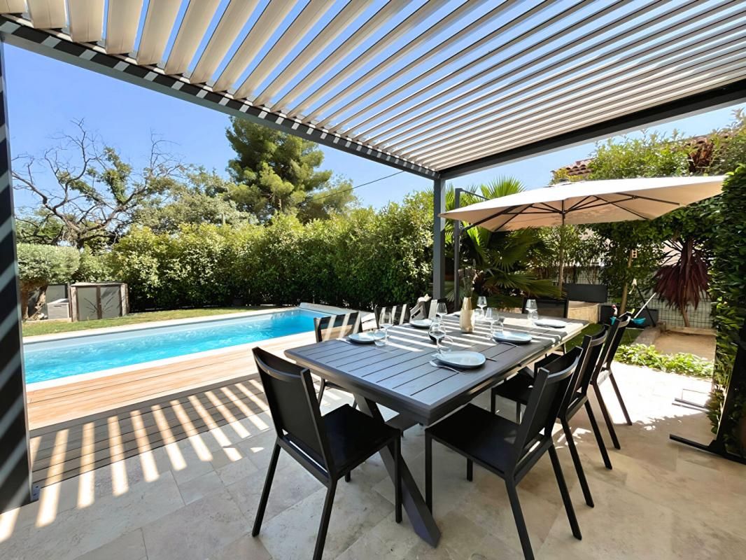 CARROS Captivante Villa Contemporaine avec Piscine et Jardin Oasis à Carros Village 3