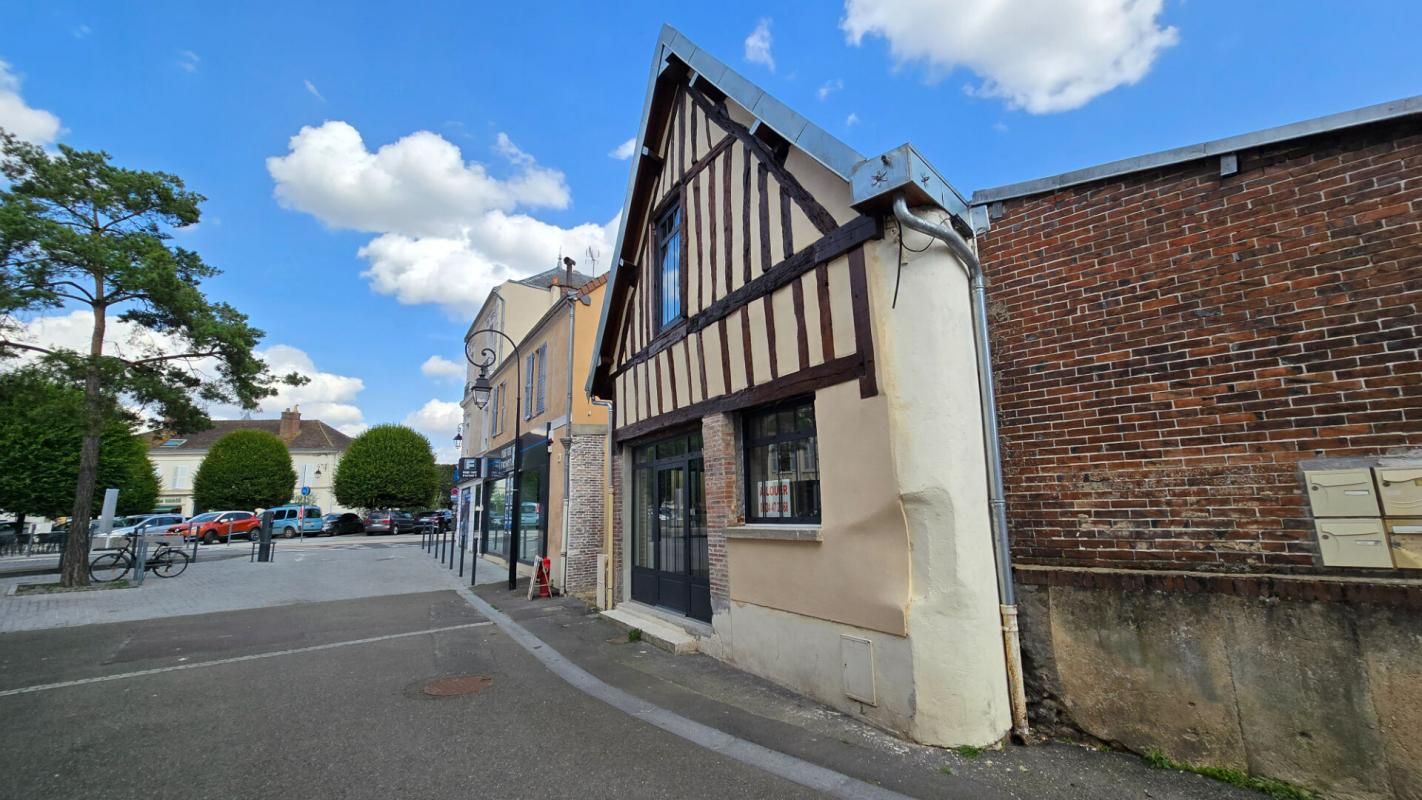 DREUX 28100 DREUX- Local commercial  120 m²,  accès PMR 4