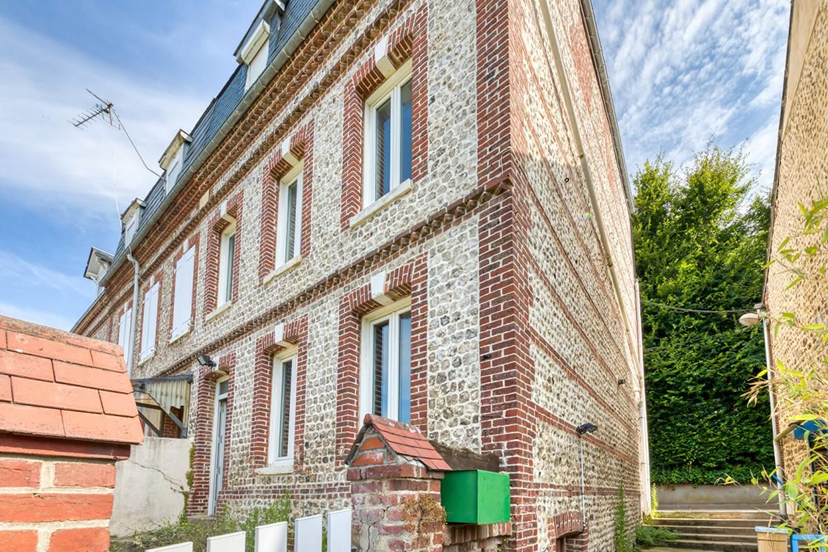 Yport :Briques et silex  5 pièces, exposée sud et avec sa terrasse et jardin