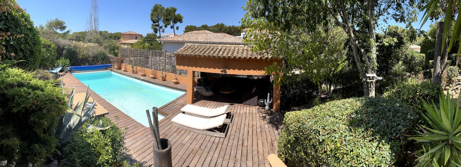 SANARY-SUR-MER Villa Sanary Sur Mer- 6 pièces avec piscine - 130 m2 - 930 000 Euros 1