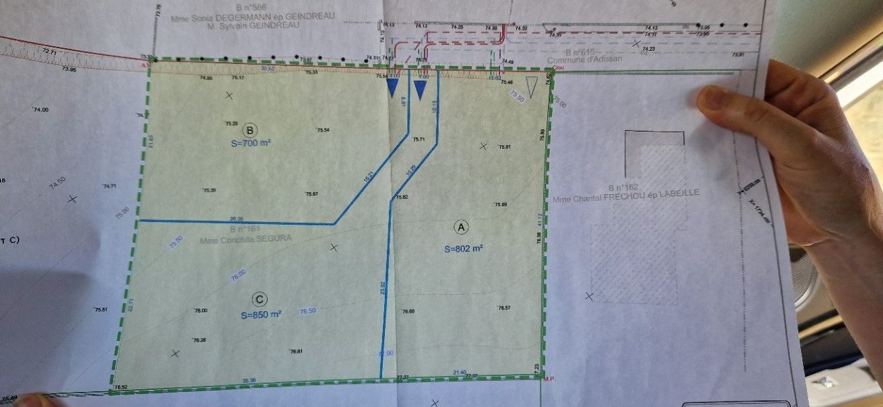 ADISSAN terrain constructible viabilisé de 700m2 3