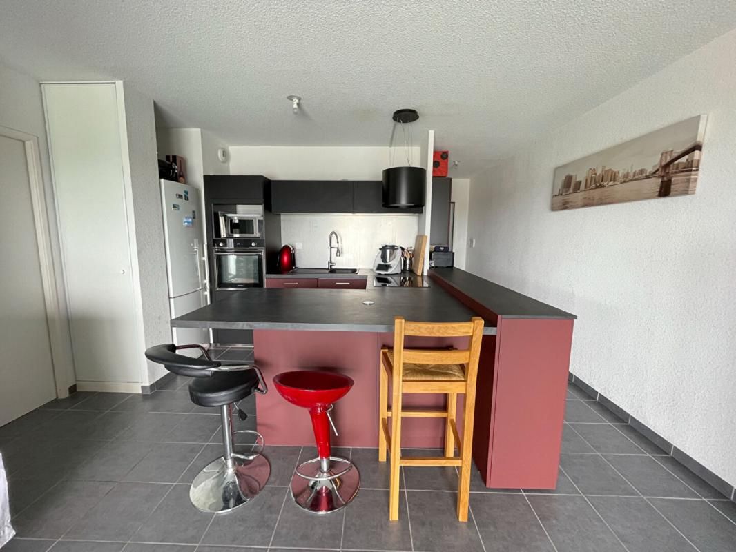 CORNEBARRIEU À vendre : Appartement T3 avec vue dégagée, situé à Cornebarrieu 3