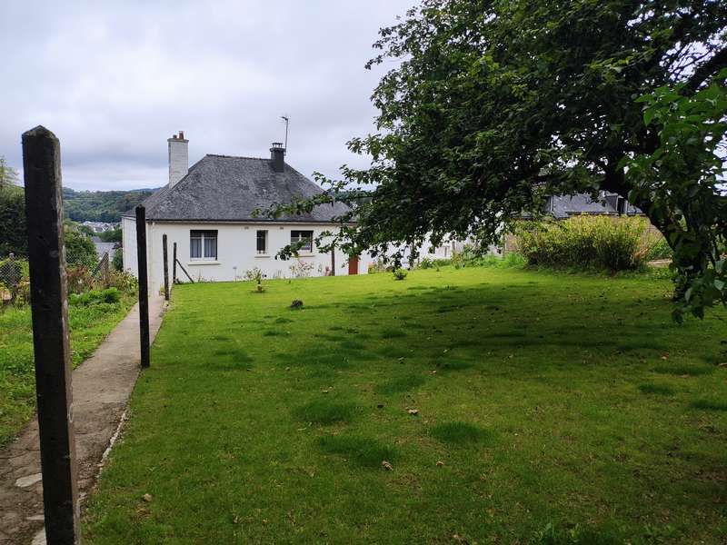 Maison avec jardin à Guémené sur scorff, plain pied surélevé, proche commodités