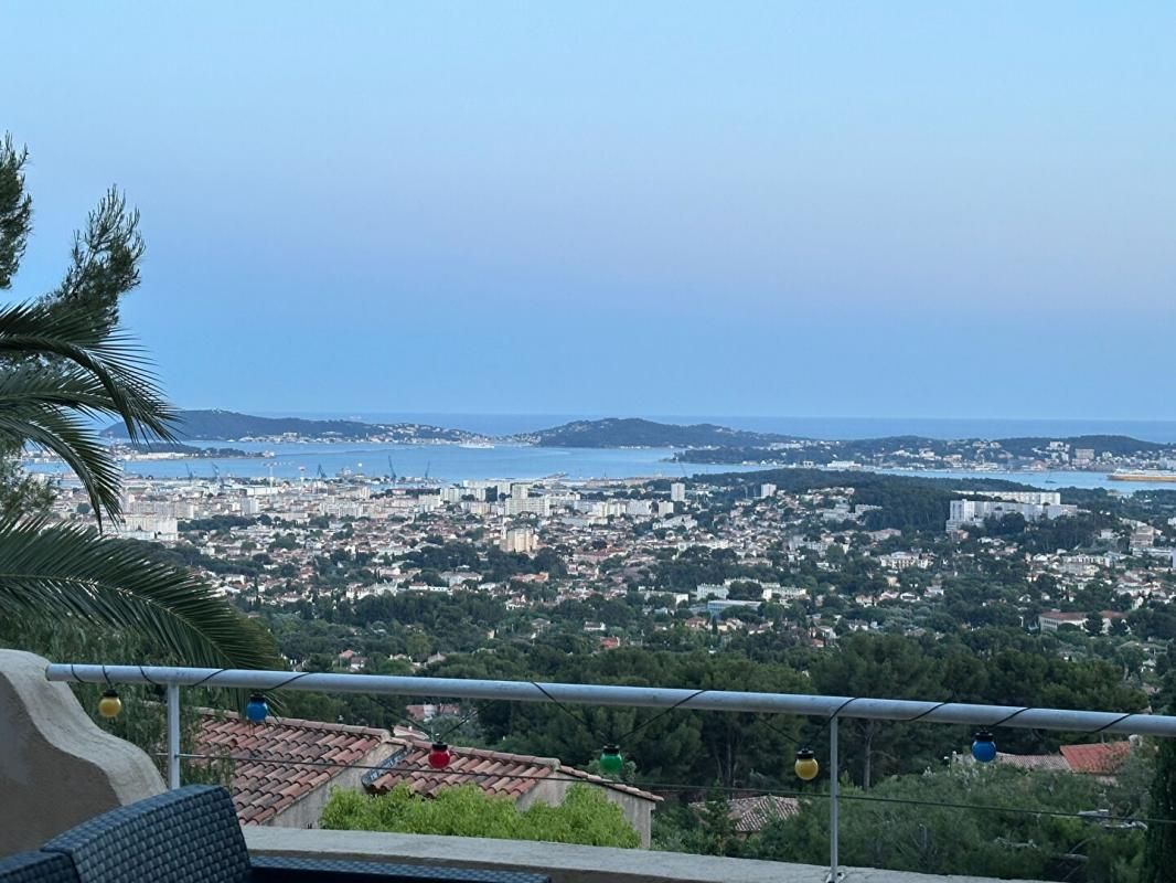 Villa  vue mer Toulon  Ouest 9 pièce(s) 290 m2 sur un terrain de 1300m²