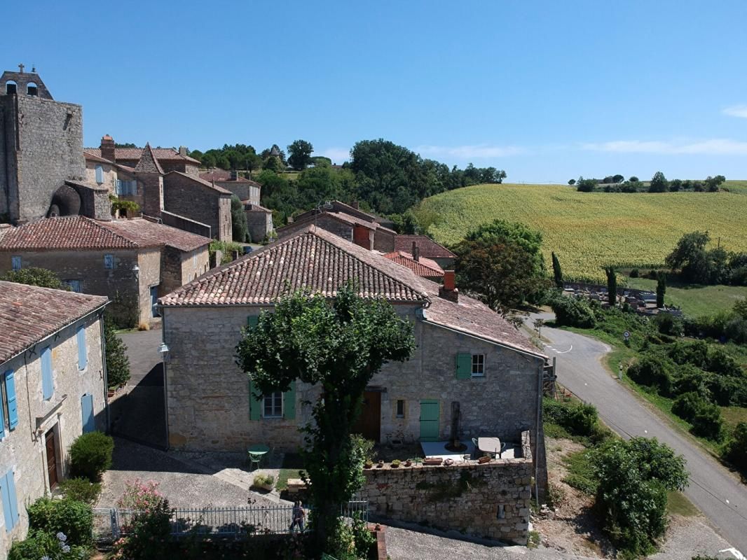 BEAUMONT-DE-LOMAGNE 82120, entre Gers et Gascogne: Maison de village  130 m² habitables de suite  au sein d'une Bastide médiévale et templière 1