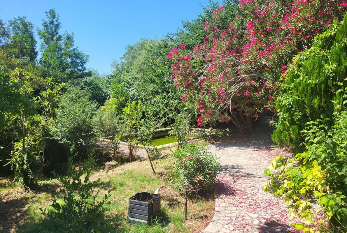 LE REVEST-LES-EAUX Maison Le Revest Les Eaux 166 m² avec vue panoramique 2