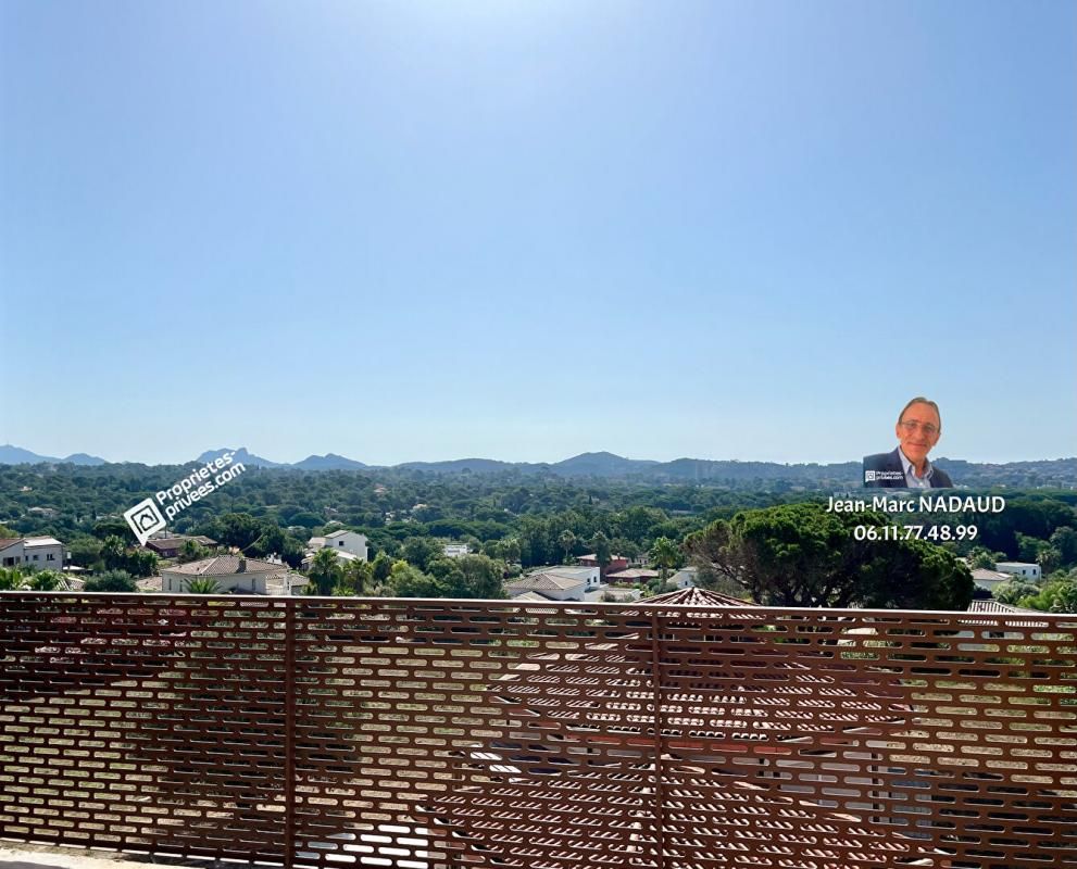 FREJUS Appartement 4 pièces 82 m2, terrasse 12m2, toit terrasse de 63m2 , box 4 voitures 2