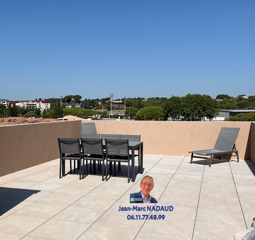 FREJUS Appartement 4 pièces 82 m2, terrasse 12m2, toit terrasse de 63m2 , box 4 voitures 3