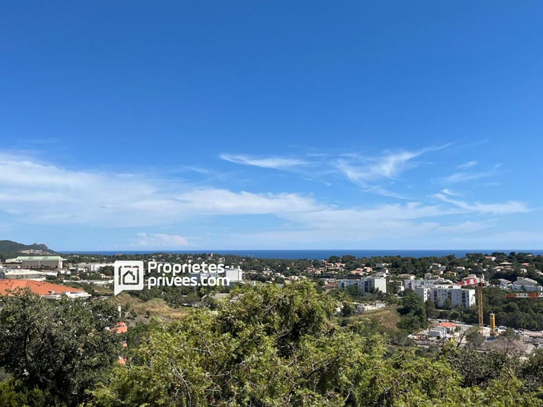 Appartement 4 pièces, terrasse, vue panoramique Cap Roux et Mer