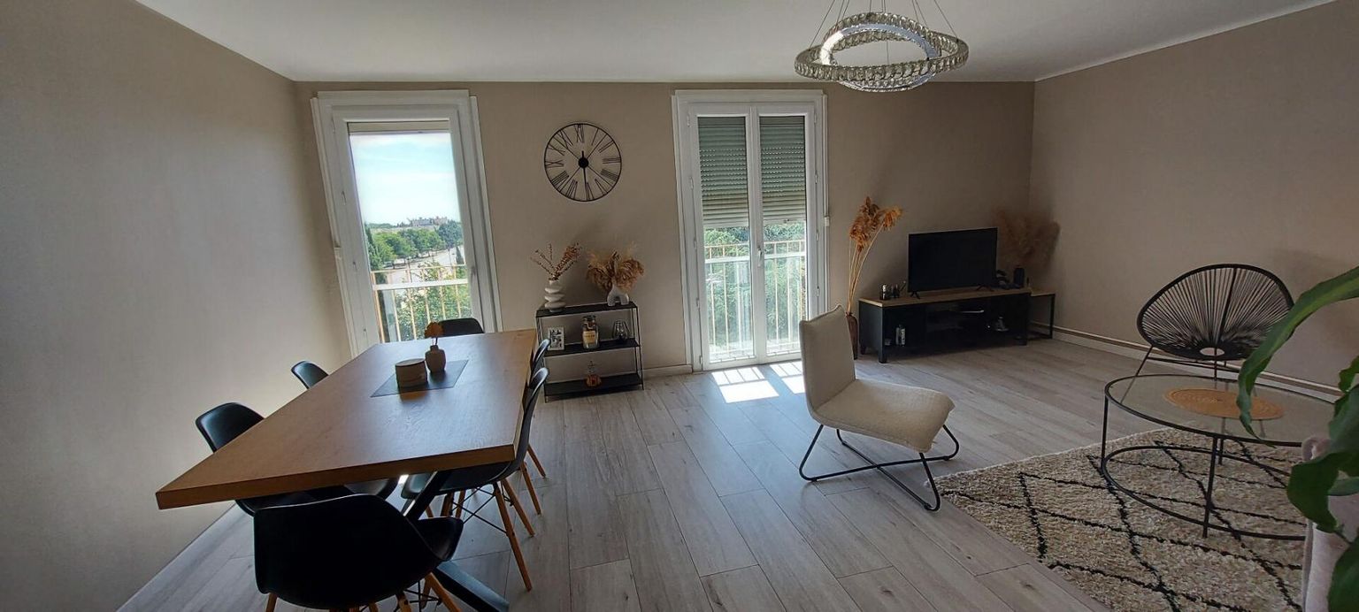 NIMES 30. GARD. Nîmes. Magnifique appartement de 80m² entièrement rénové avec goût 3