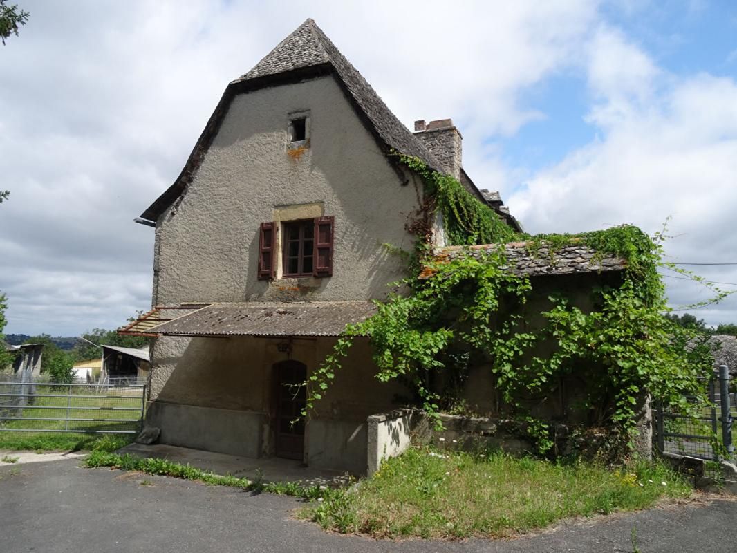 SENERGUES Secteur Sénergues Corps de ferme avec maison de Maitre -  14 pièce(s) 270 m2 - terrain 1ha48 2