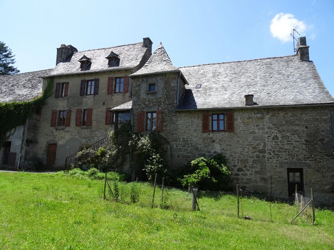 SENERGUES Secteur Sénergues Corps de ferme avec maison de Maitre -  14 pièce(s) 270 m2 - terrain 1ha48 3