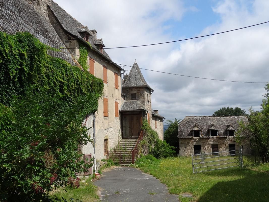 SENERGUES Secteur Sénergues Corps de ferme avec maison de Maitre -  14 pièce(s) 270 m2 - terrain 1ha48 4