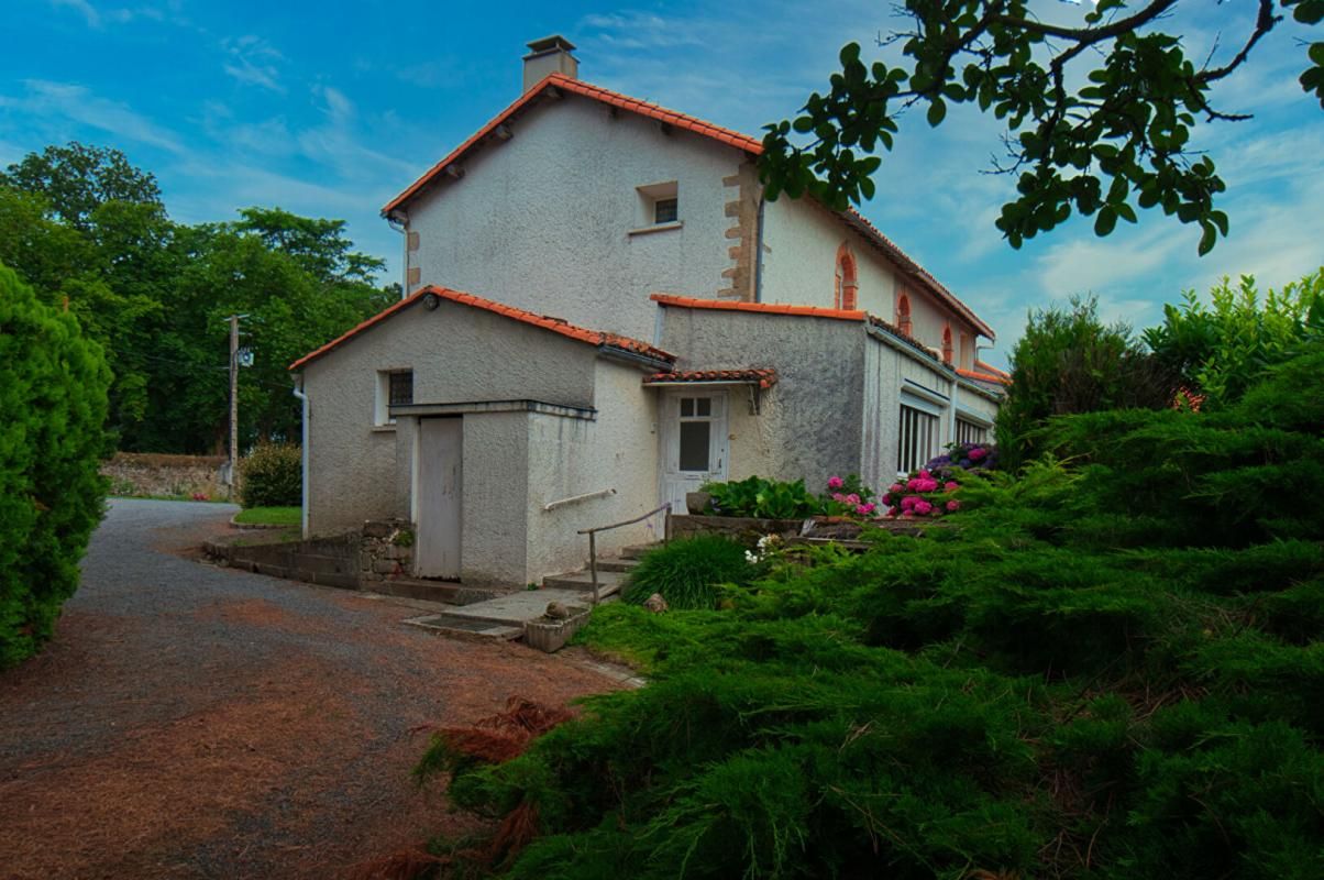 Maison en hameau sur Chateau -thebaud