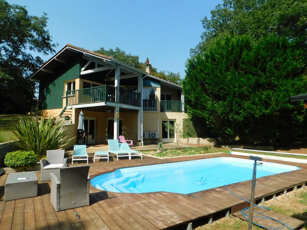 BOURGNAC Maison contemporaine de 8 pièce(s) 201 m2 avec 5 chambres, piscine et parc boisé de 8745m2 2