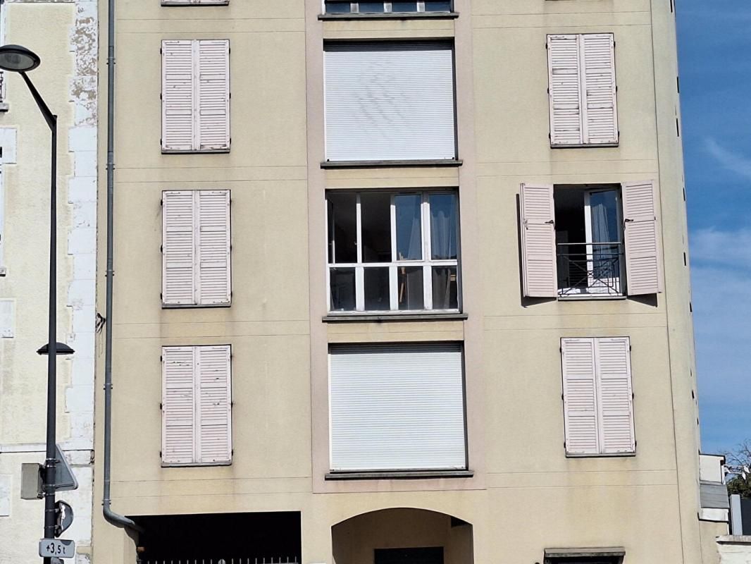 SAINT-DENIS Appartement T2 34 m2 VENDU LOUE 2