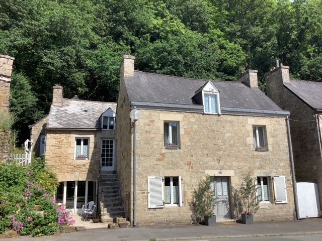 Une grande maison pleine de charme à Guémené sur Scorff