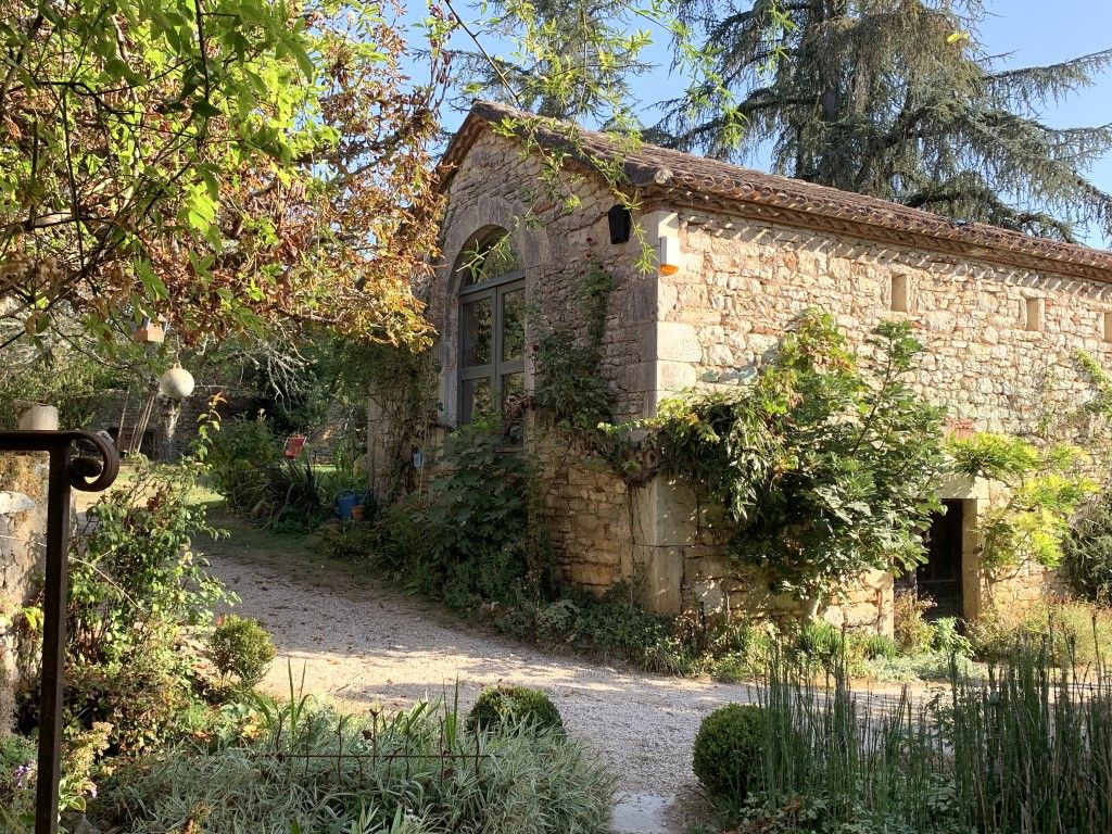 CAHORS Propriété de caractère avec piscine et dépendances 3