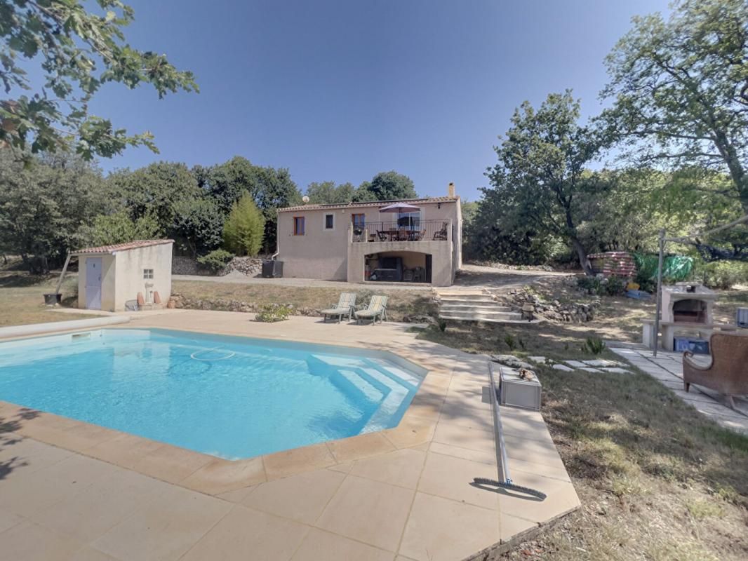 VILLA T4  PISCINE SUR 2485 M²