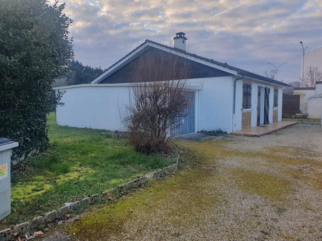 Maison plain pied  avec 2 garages