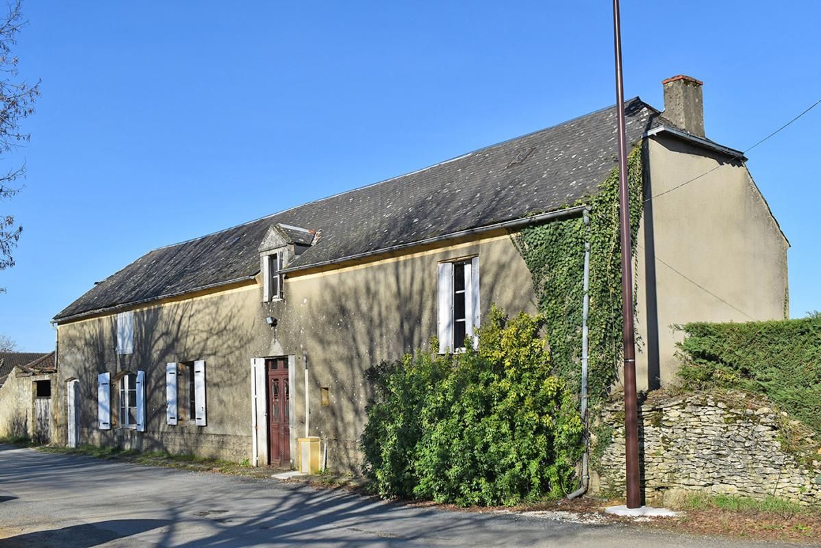 SALIGNAC-EYVIGUES Maison en pierre à rénover - Salignac Eyvignes 6 pièce(s) 92 m2 2