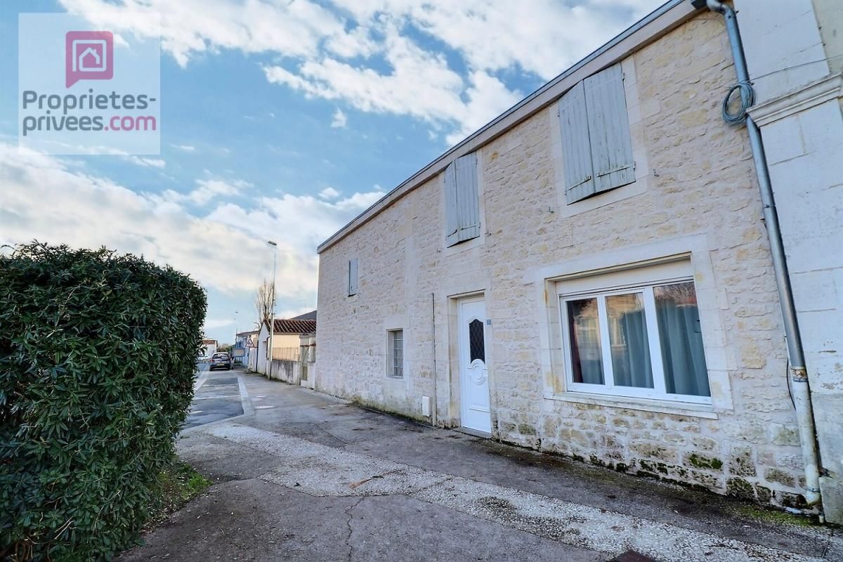 BORDS BEL EMPLACEMENT en centre bourg de Bords 8 pièces 132 m2 avec atelier et grand garage indépendant 1