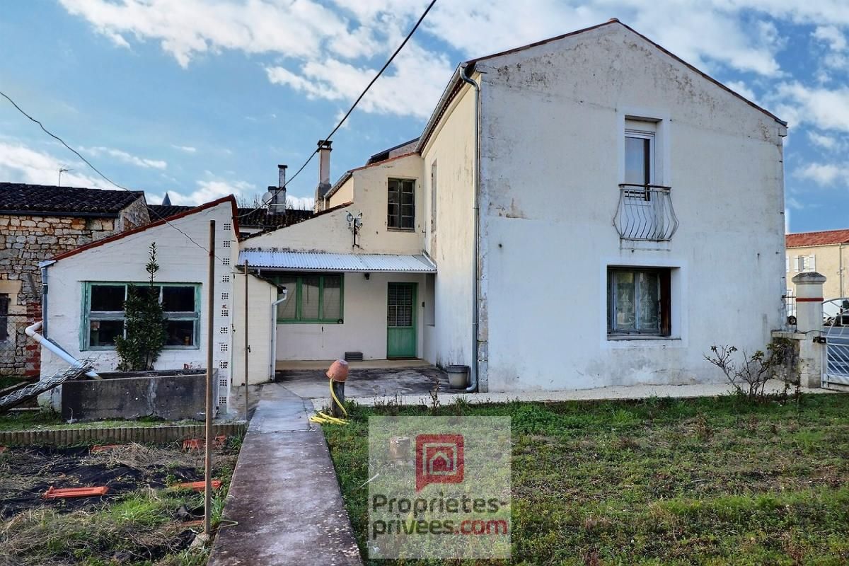 BORDS BEL EMPLACEMENT en centre bourg de Bords 8 pièces 132 m2 avec atelier et grand garage indépendant 3