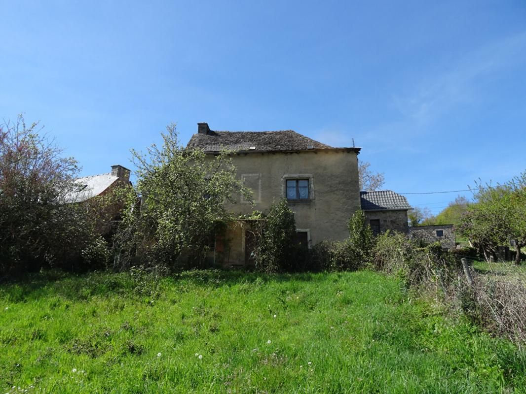 SENERGUES Secteur Sénergues (12320) Corps de ferme  9 pièce(s) 210 m2 avec terrain de 2090 m² 1