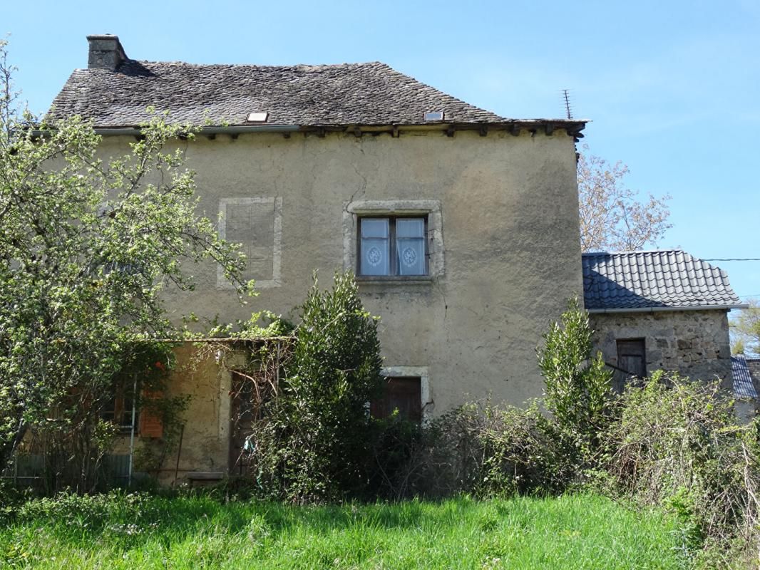 SENERGUES Secteur Sénergues (12320) Corps de ferme  9 pièce(s) 210 m2 avec terrain de 2090 m² 2