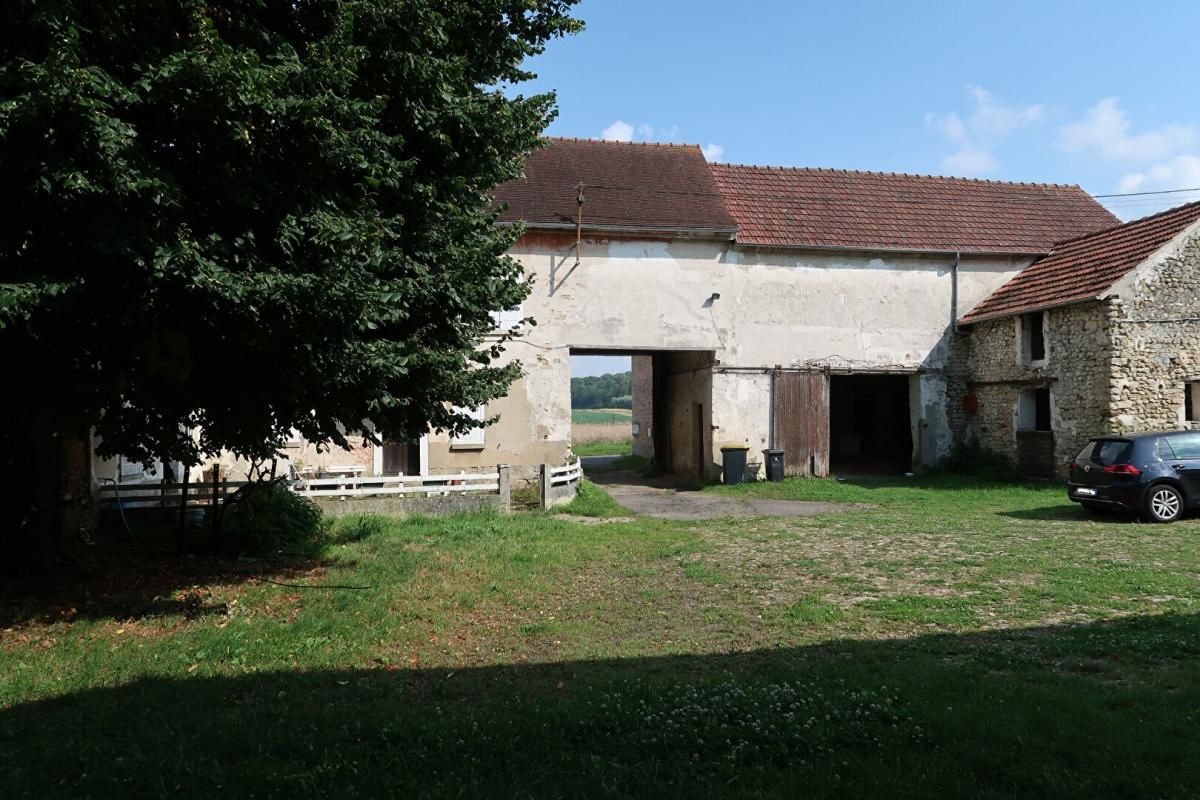 BERVILLE CORPS DE FERME AVEC PLUSIEURS BATIMENTS SUR 4132 M² DE TERRAIN 2