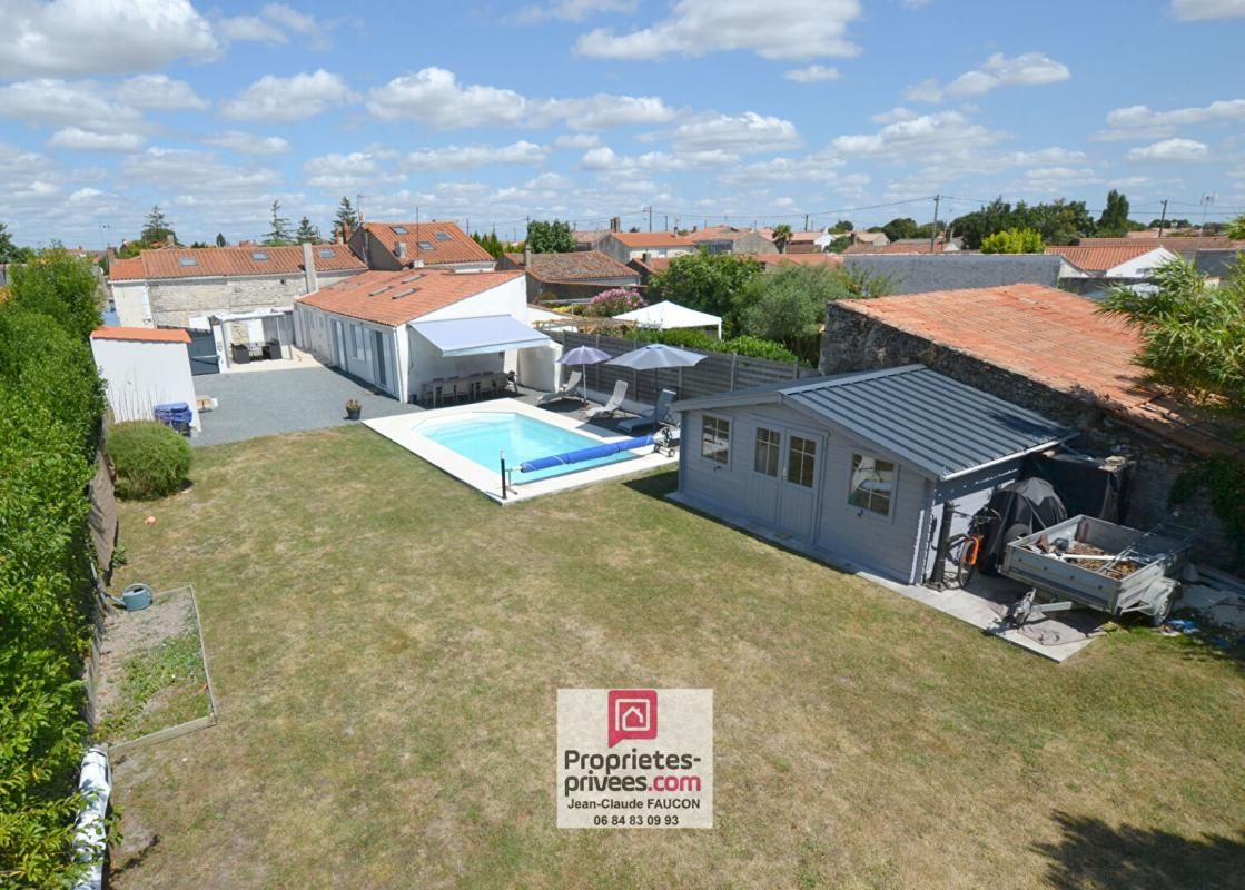 Maison Triaize 6 pièce(s)  161 m² habitables - 148 m2 loi carrez