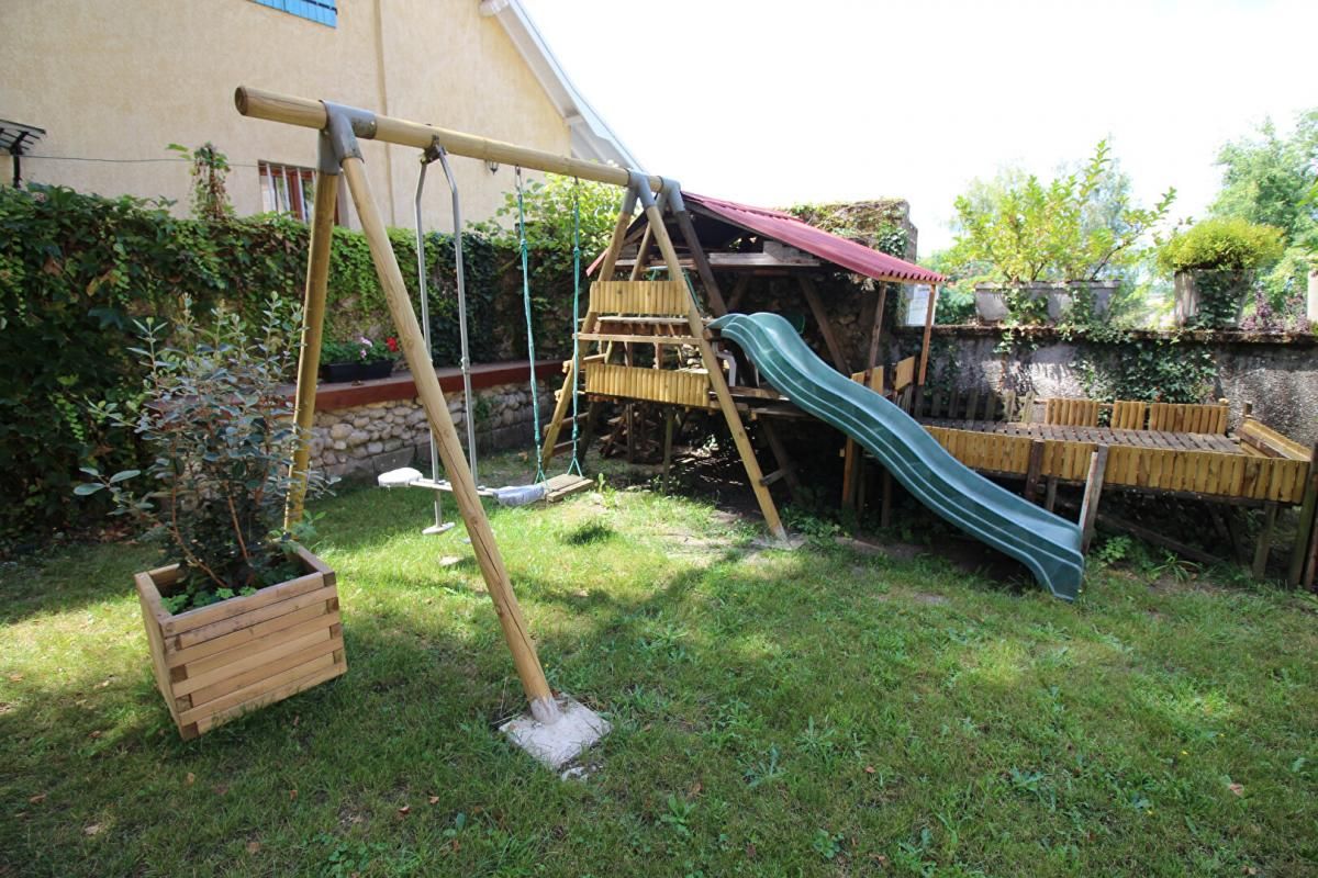 SAINT-GENIX-SUR-GUIERS Maison de caractère, Saint Genix Les Villages 285 m2 2