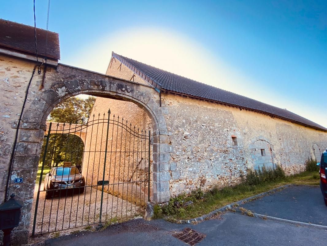 PROVINS Magnifique Bâtiment agricole / Grange / Loft en pierre 1