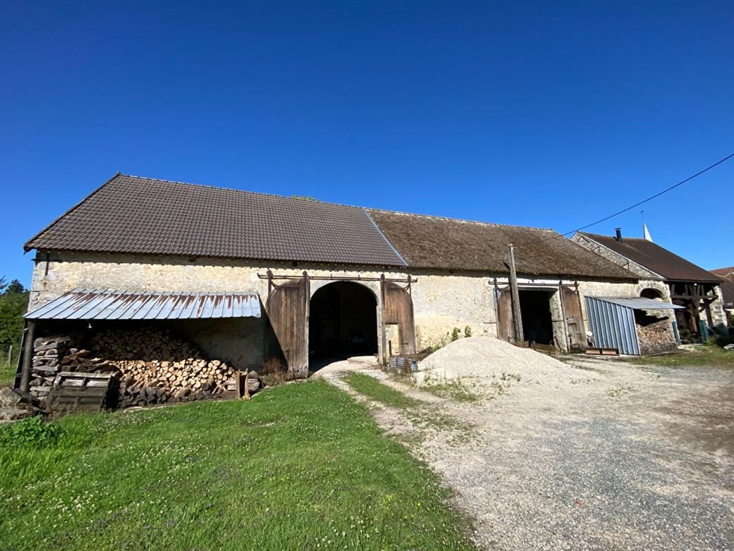 PROVINS Magnifique Bâtiment agricole / Grange / Loft en pierre 2